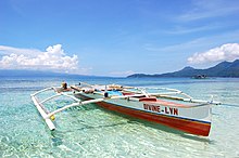 [4] philippinisches Kanu mit zwei Auslegern