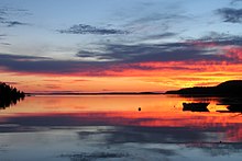 [1] Sonnenuntergang an einem See in Finnland