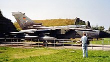 [1] Tornado vor einem Hangar in Laage