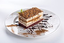 [1] ein Stück Schokoladenkuchen