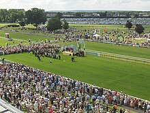 [1] Siegerehrung auf einer Galopp-Rennbahn