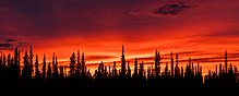 [1] diverse Schattierungen von Orange am Himmel über Alaska
