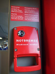 [1] Notbremse in einer Regionalbahn