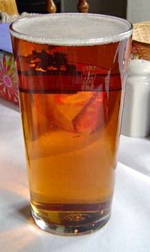 [1] Gut gefülltes 1-Pint-Glas
