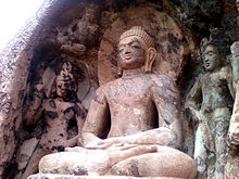 [1, 2] sitzender lächelnder Buddha in Indien