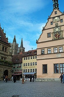 [1] ein Marktplatz mit dem Gasthof „Marktplatz“