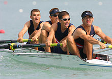 [3] Ruderer sind bei einer Regatta mit mindestens 30 Schlägen pro Minute unterwegs