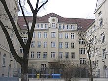 [1] eine Hauptschule in Neukölln