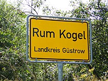 [1] Ortsschild in Rum Kogel im ehemaligen Landkreis Güstrow