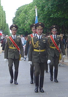 [1] Berufssoldaten bei einer Parade