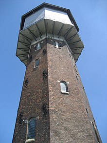 [1] ein Wasserturm