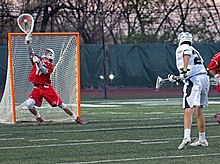 [1] Goalie in Rot beim Lacrosse
