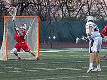 [1] Goalie in Rot beim Lacrosse