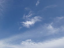 [1] Blauer Himmel mit einigen Wolken