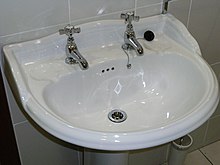 [2] Ein Handwaschbecken