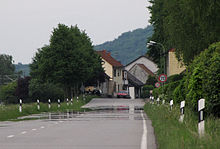 [2] eine Spiegelung der Luft, auf einer heißen und scheinbar nassen Straße