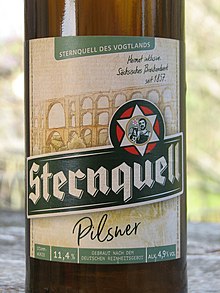[1] ein Etikett auf einer Bierflasche