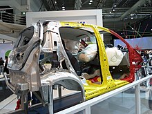 [2] Rohbau eines Automobils