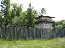 [1] Rekonstruierter Wachturm des Limes nahe dem Kastel Zugmantel im Taunus