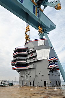 [3] Hütte auf einem Schiff; hier: Flugzeugträger