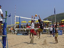 [1] Männer beim Beachvolleyball