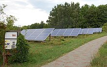 [1] eine Solaranlage auf dem Erdboden