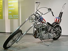 [3] eine Chopper in einem Museum